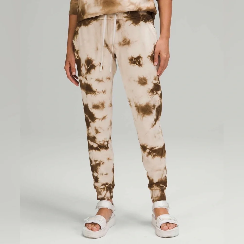 lululemon athletica lean into